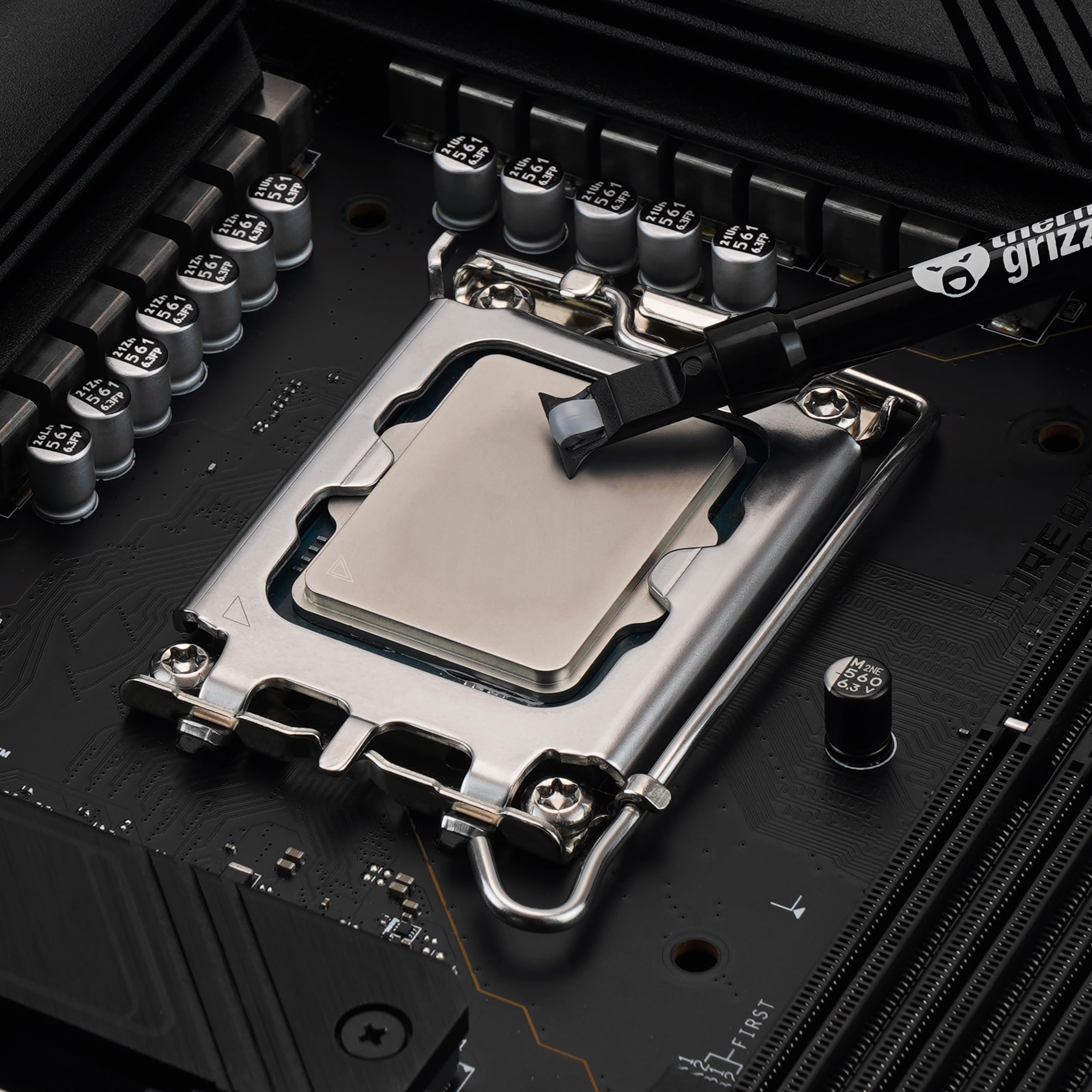 Thermal Grizzly - Duronaut - Enhanced Durability & High Performance Thermal Paste - for Maximum Conductivity While Overclocking CPU/GPU/PS4/PS5/Xbox with 12 Cleaning Wipes 6 Wet & 6 Dry (2g + Wipes)